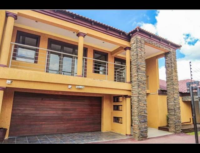 3 BEDROOM HOUSE FOR SALE IN KARENPARK